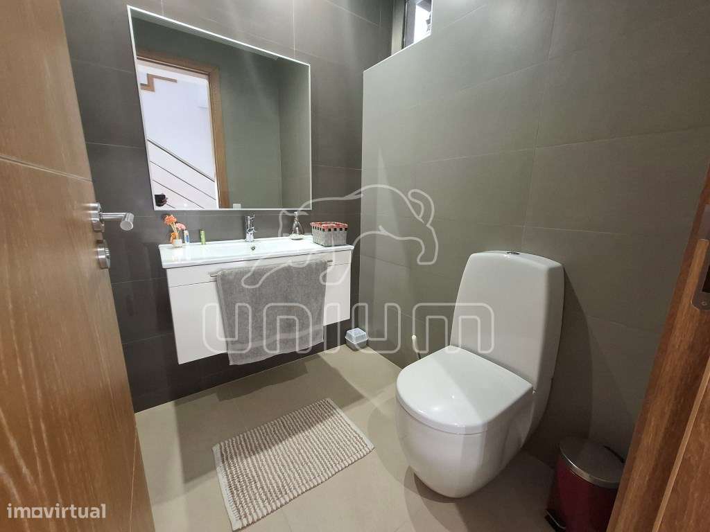 Fabulosa Moradia Geminada T3 com Jardim-13