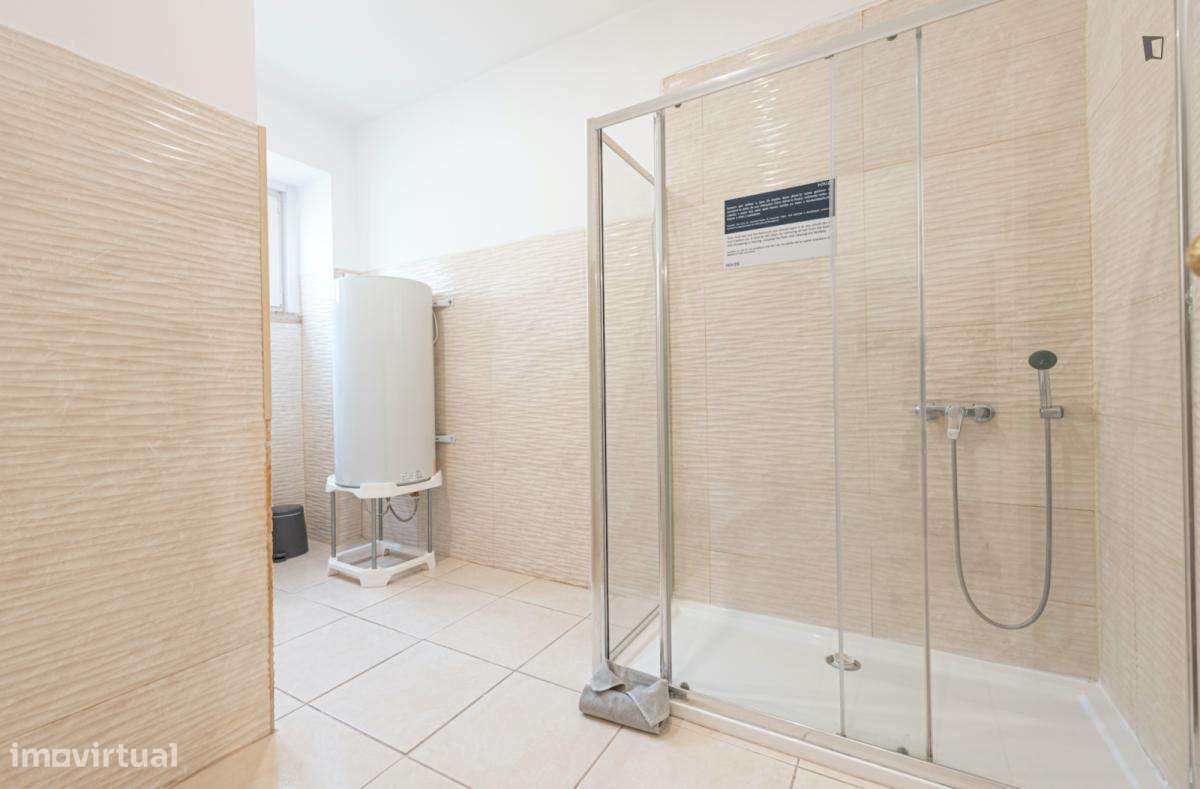 Quarto - localizado em Marquês de Pombal Lisbon - Grande imagem: 4/23