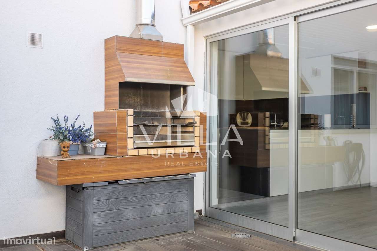 Moradia T3 com Excelentes Áreas, Garagem e Espaço Exterior em Alcabi-39