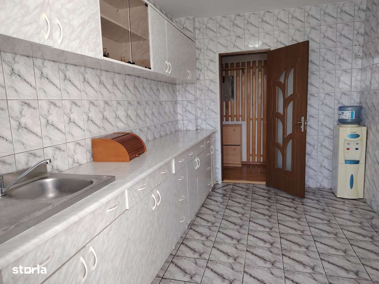 Apartament 3 camere Piata Centrala-0