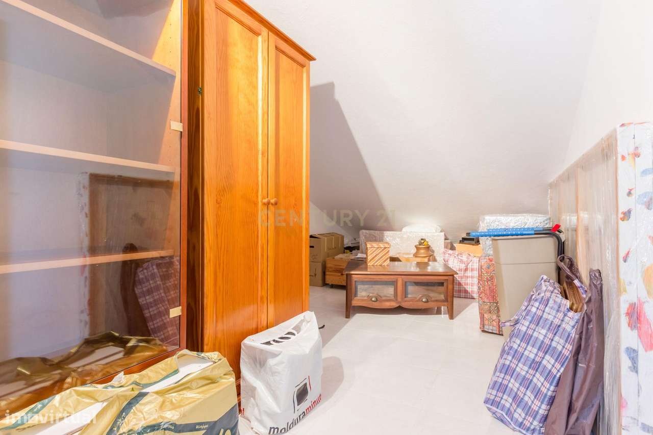 T1 com varandas amplas, garagem e elevador | Urbanização Vila Serena –-19