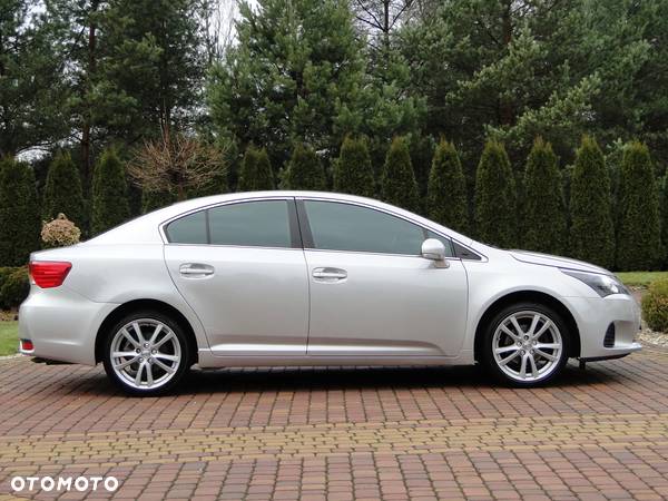 Toyota Avensis 1.8 Premium - 8