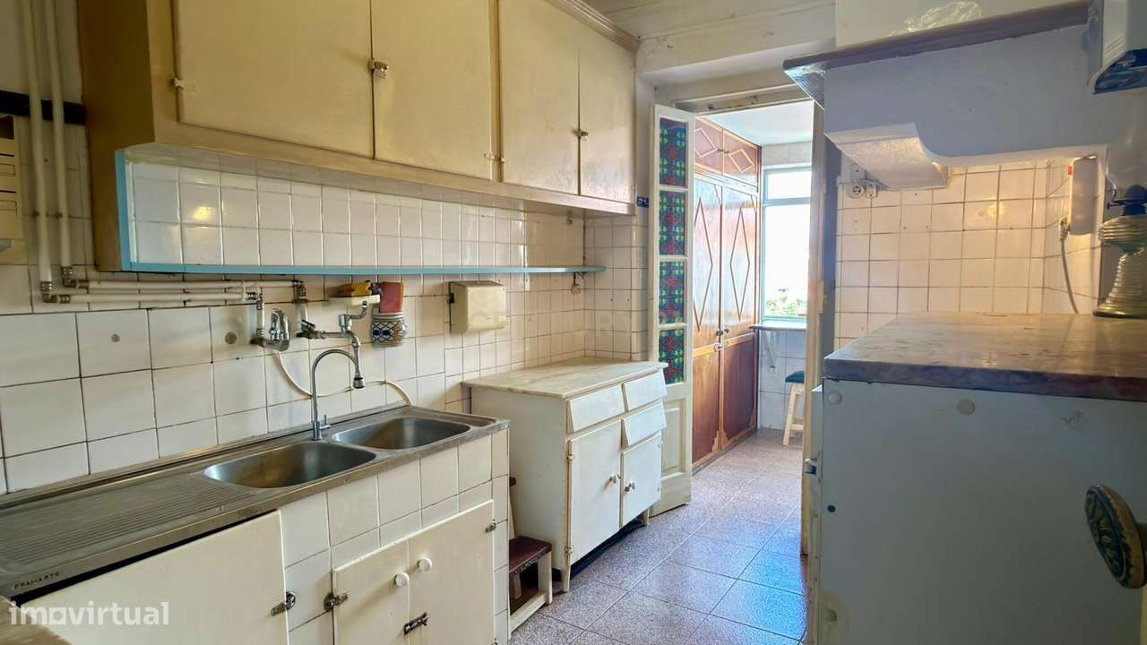 Apartamento T2 para Remodelação, Centro de Almada-14