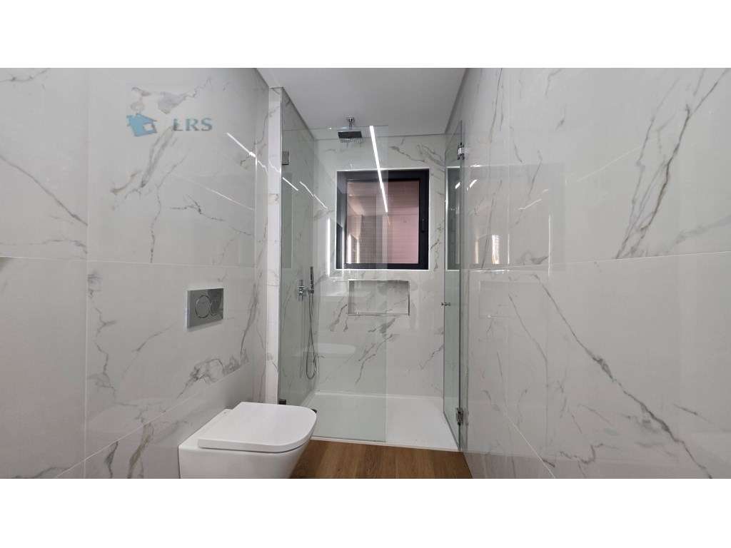 Murches, lindos acabamentos, moradia isolada com 3 suites e 1 quatr...-31