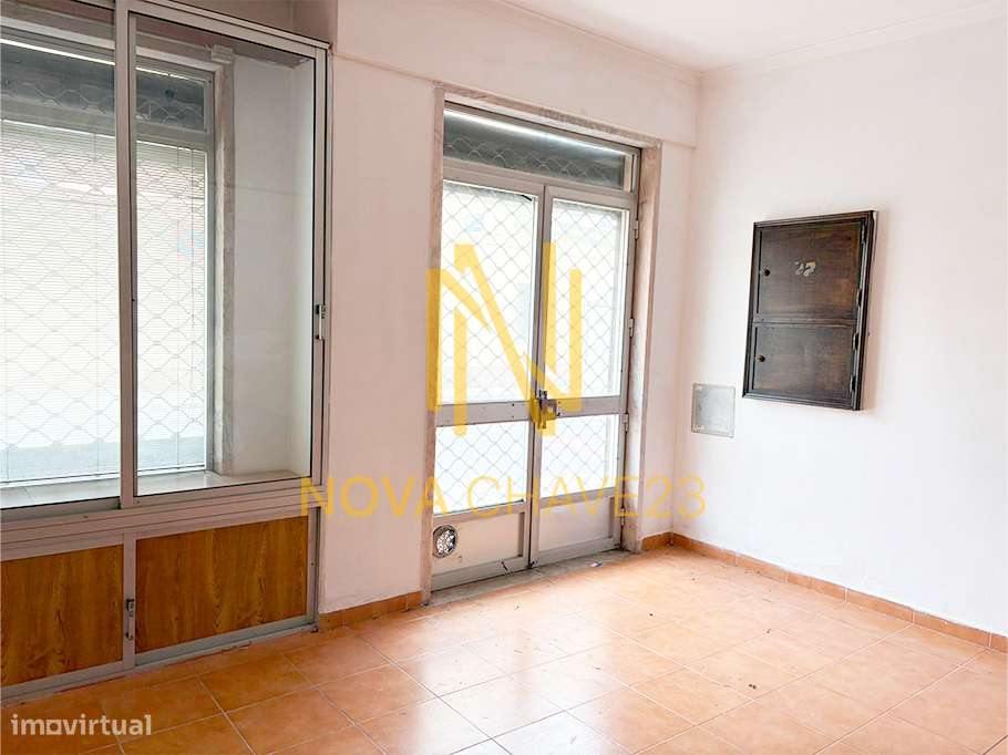 Loja em Agualva – 128 m² | Open Space | 2 Entradas-14