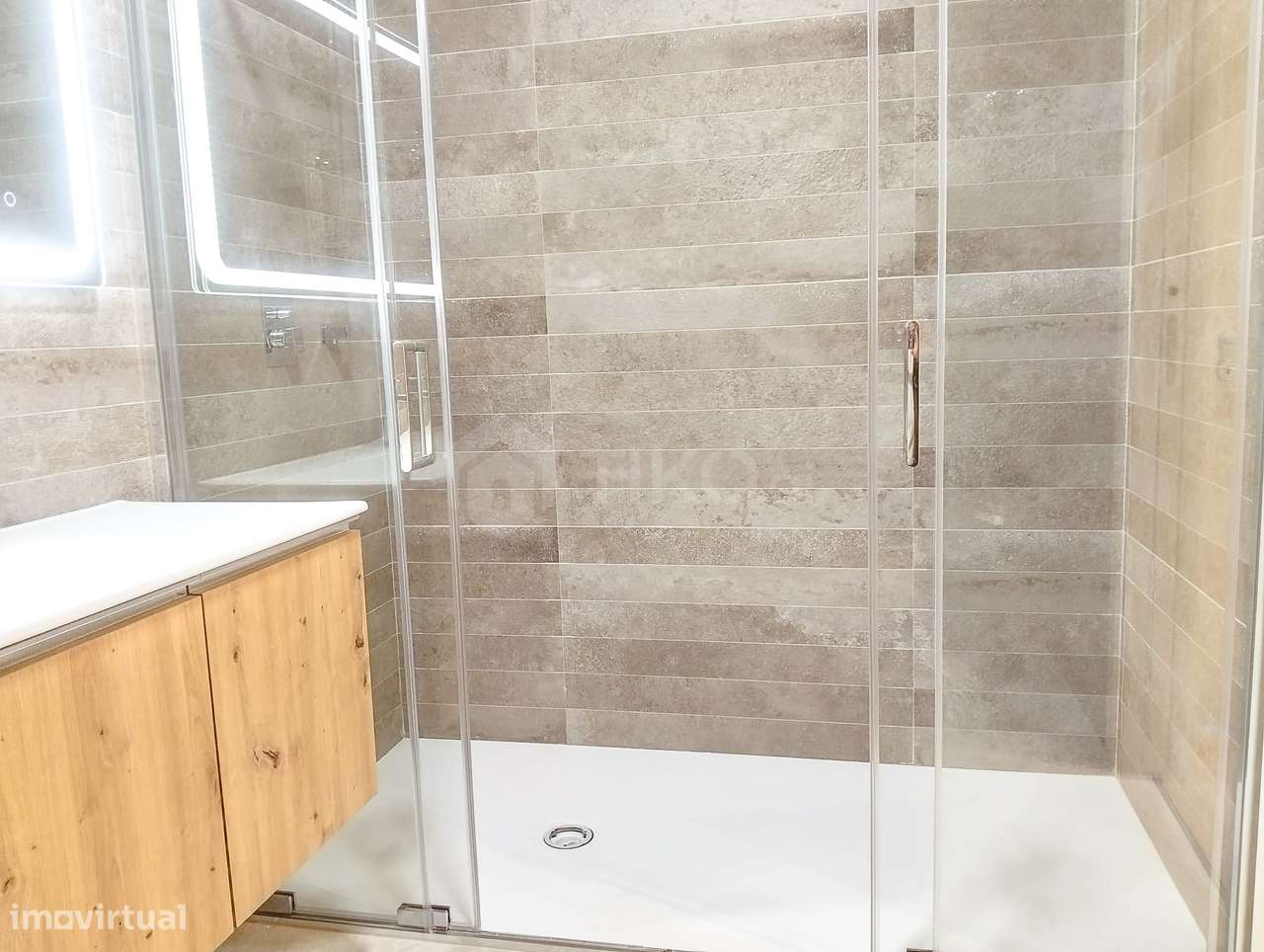 Apartamento T3 + 1 DUPLEX  com garagem/BOX  e arrumos à venda em Monti-21