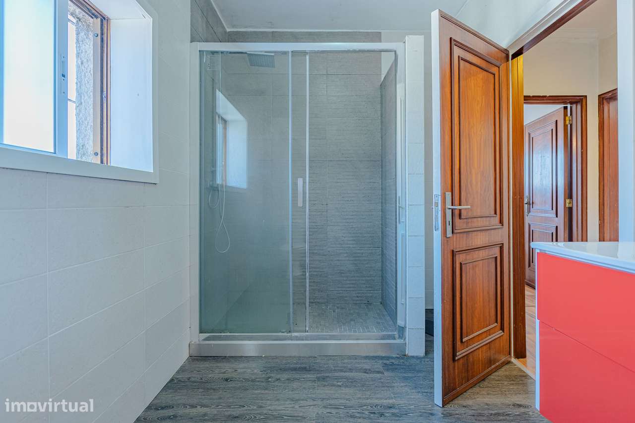 T3 Geminada com jardim, terraço e garagem em Canelas-8