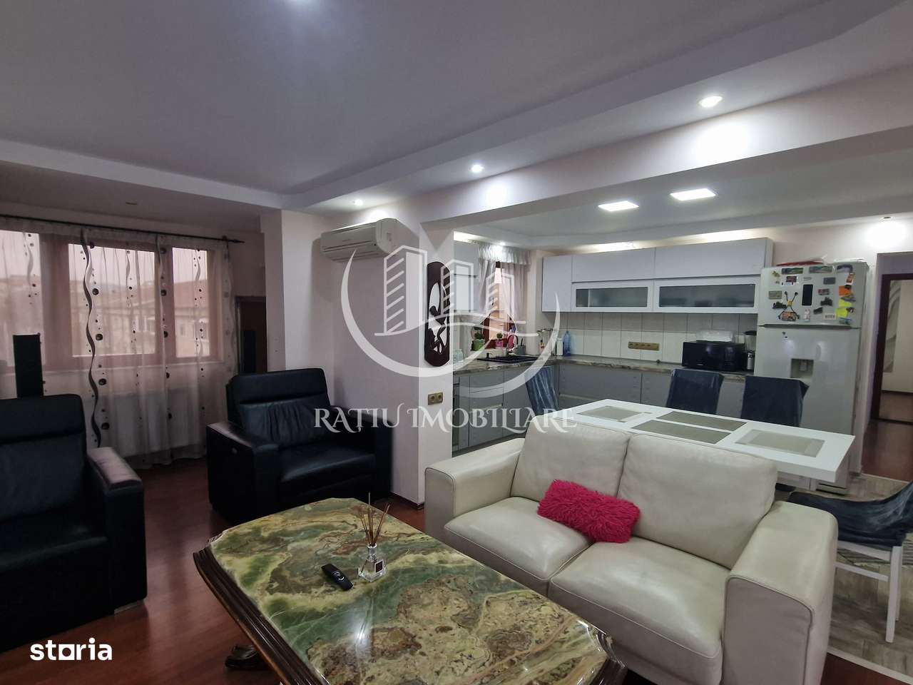 Apartament cu 3 camere | Ascensor | Rogerius | Oradea - Imagine principală: 1/12