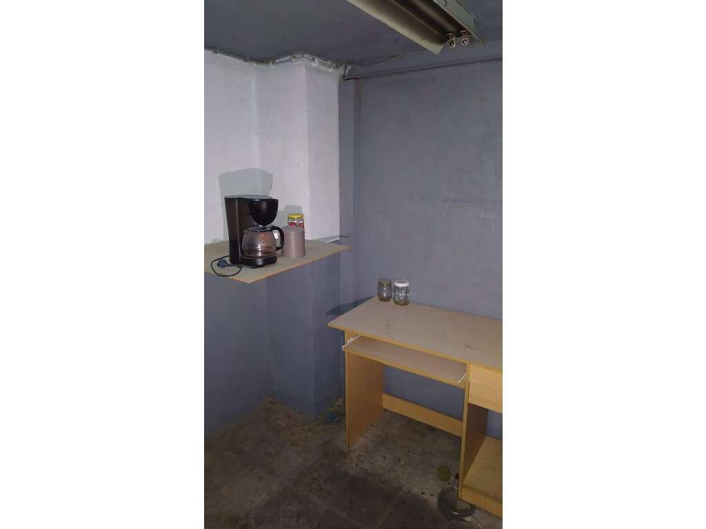 Garagem c/200m2 na Amadora-8