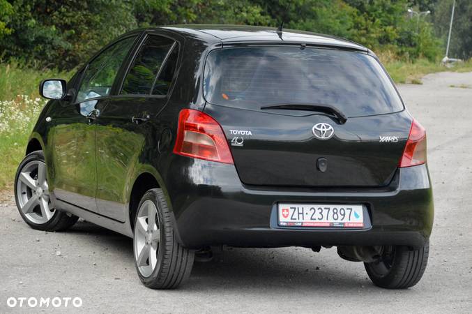 Toyota Yaris 1.3 Terra Premium - 11