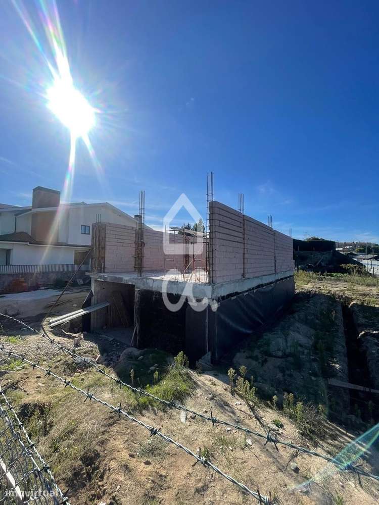 Moradia Nova com Piscina - Grande imagem: 4/10