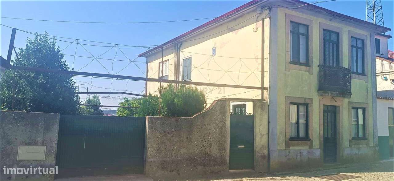 Moradia bifamiliar com cinco quartos, terreno e água para reconstrução - Grande imagem: 3/41