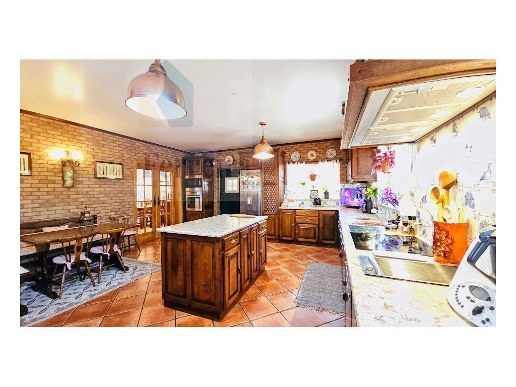 Moradia Isolada com amplo espaço exterior !!-21