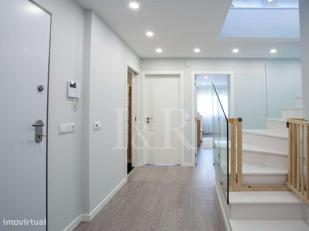 Apartamento T4 duplex com terraço e garagem no Montijo-22