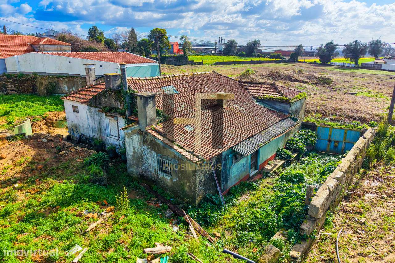 Oportunidade Única em Moreira: Moradia Térrea 4 frentes com Grande T - Grande imagem: 4/21