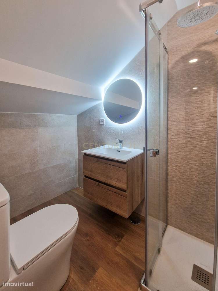 Moradia isolada c/ 4 assoalhadas totalmente remodelada c/ possibilidad-21