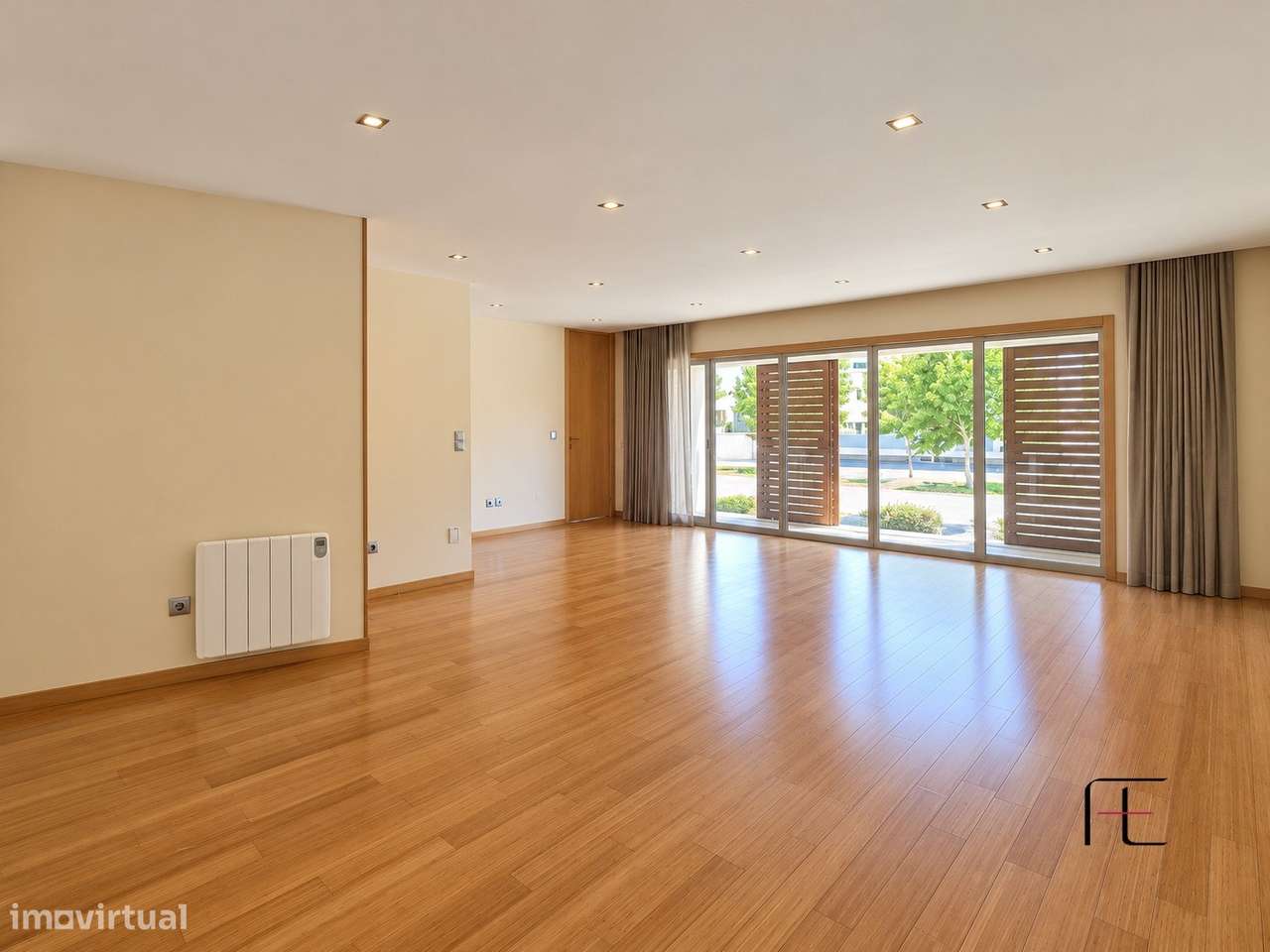 T2 com 120 m² Varanda e Garagem à Entrada de Espinho-0
