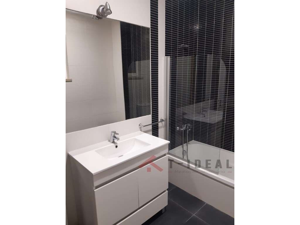 Moradia T3 Renovada com Espaço Exterior-10