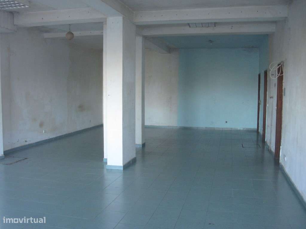 Loja Espaçosa 75 m2 - Inserida em zona urbana. - Grande imagem: 5/10
