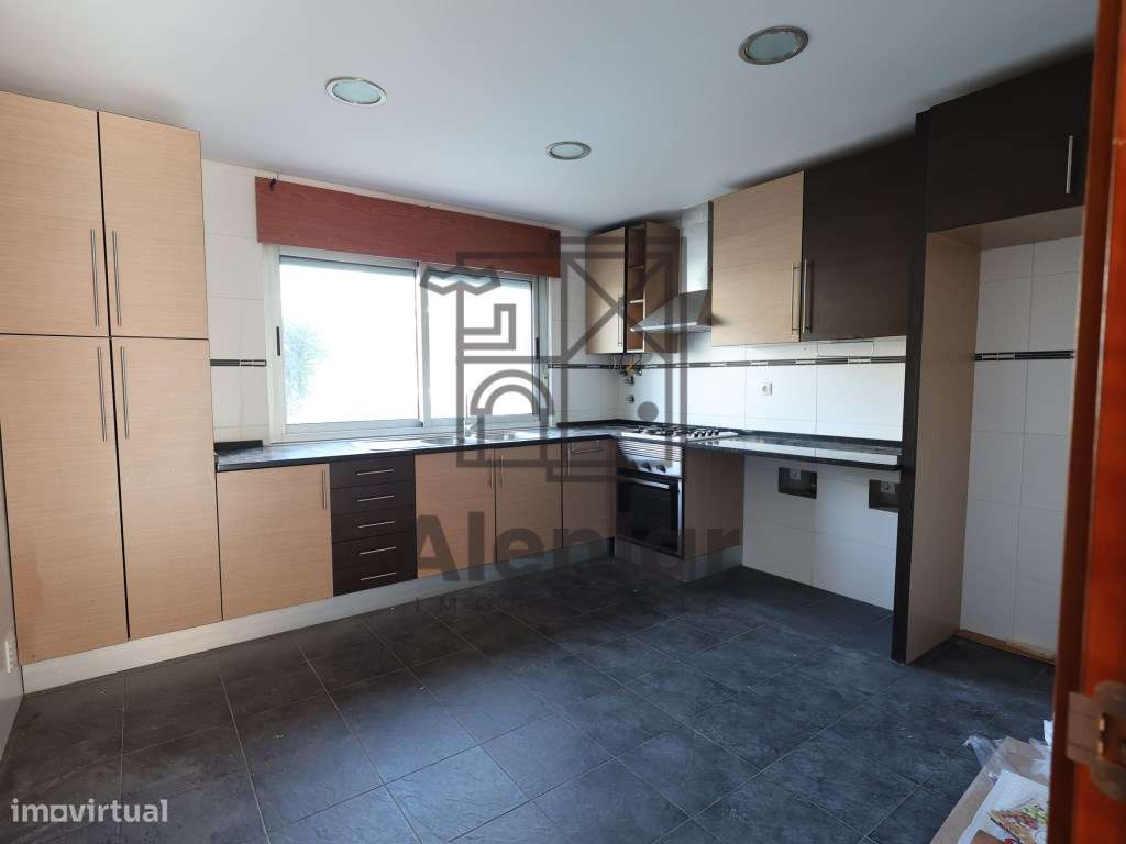 Moradia V3 localizada na freguesia da Carnota, em Alenquer.-13