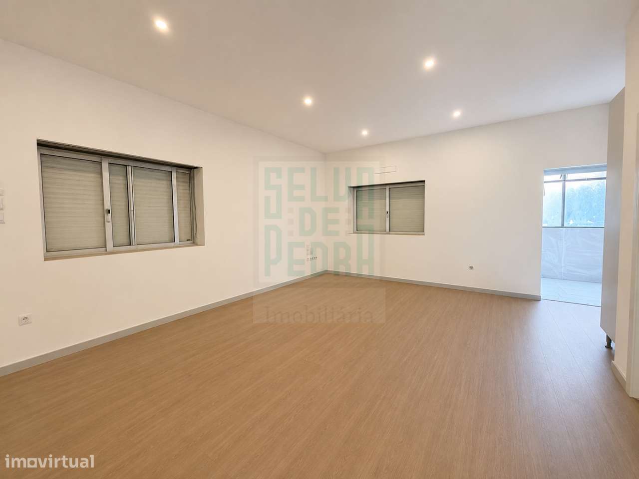T2 Remodelado com Garagem Box em Valbom | A 10 Min do Porto-1