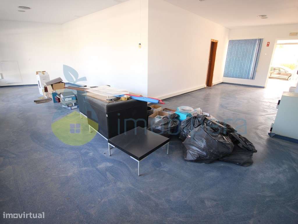 Loja Comercial com 55 m² e 2 Lugares de Garagem - Urbanização Quint...-4