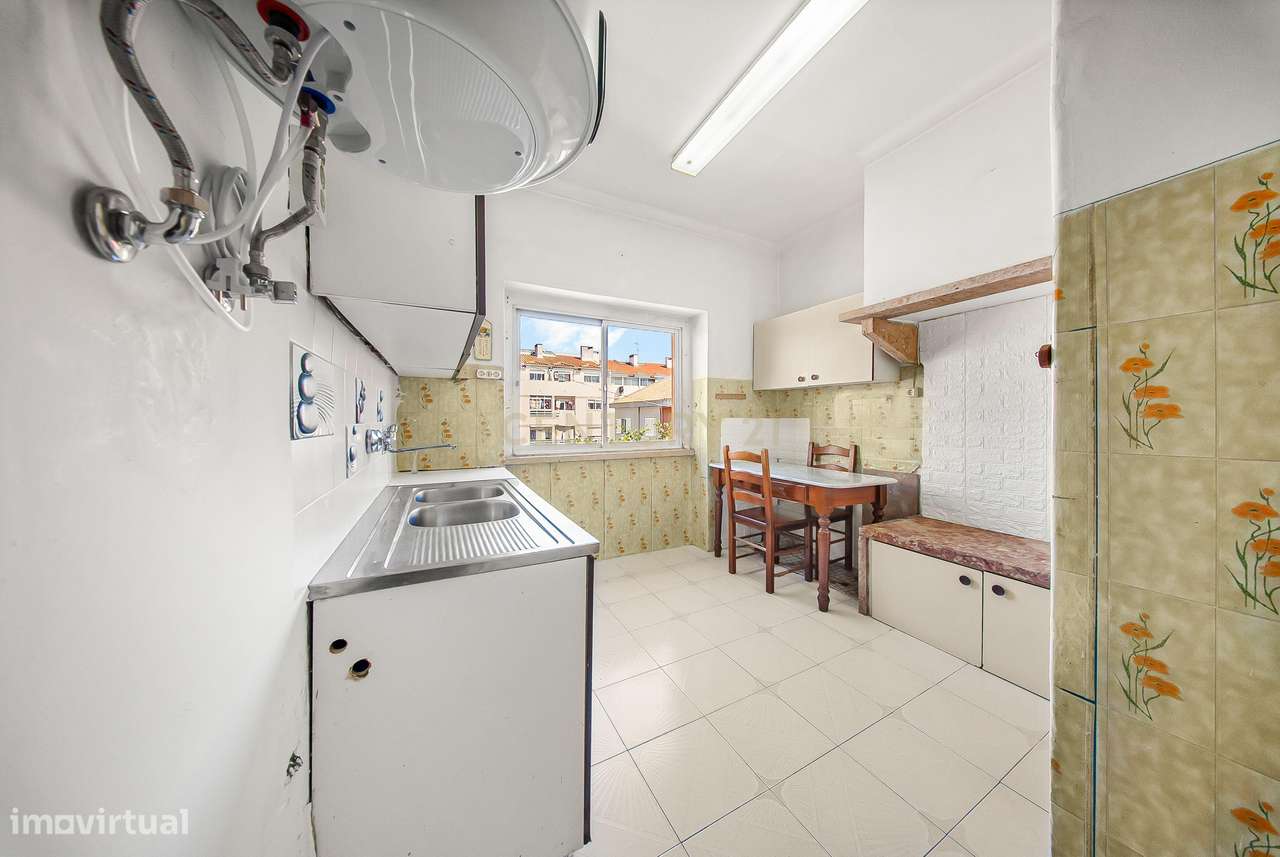 Moradia T4 com Churrasqueira, Jardim e Garagem – Excelente Exposição S-23