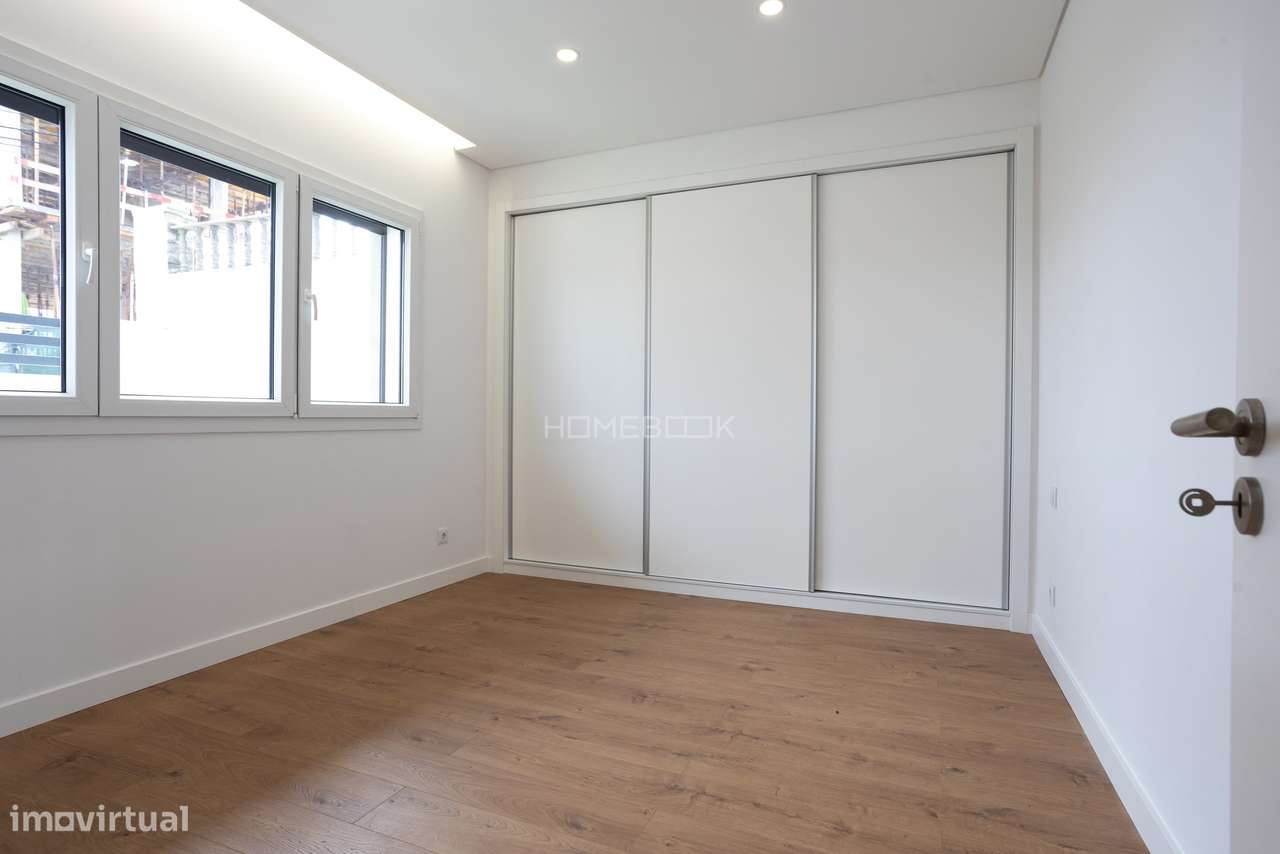 Moradia T5 a estrear - Casal de Cambra - Grande imagem: 4/35