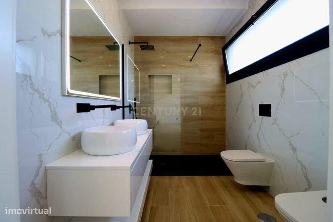 Luxuosa moradia isolada de 5 assoalhadas com excelentes áreas - piscin-34