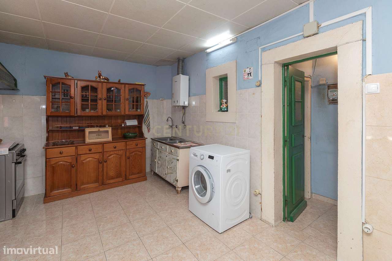 Moradia T3 com Quintal e Alto Potencial no Caramão da Ajuda, Lisboa-10