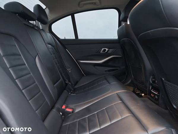 BMW Seria 3 318d Luxury Line - 12