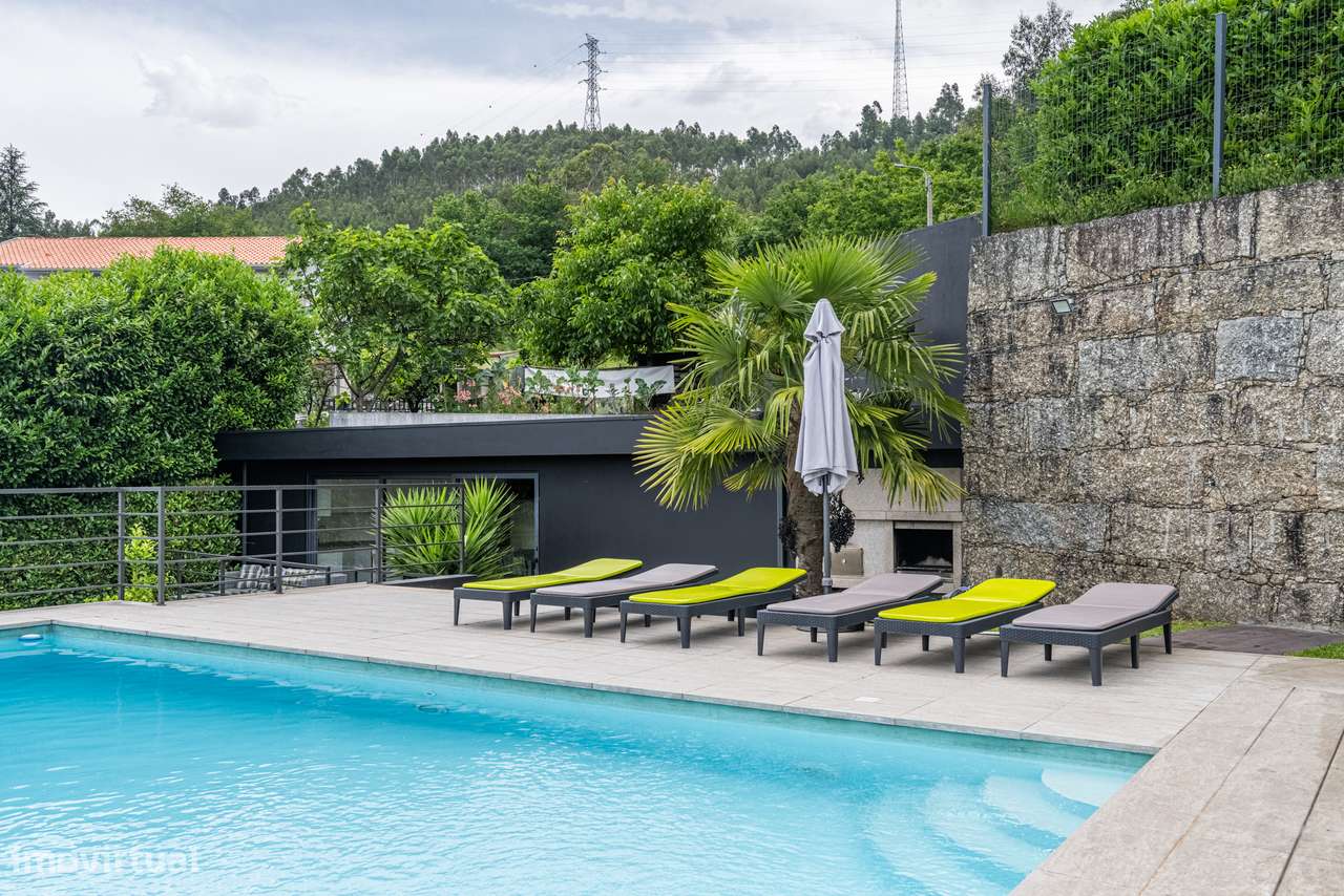 Moradia T4 com Rooftop Panorâmico e Piscina Privativa em GUIMARÃES-5