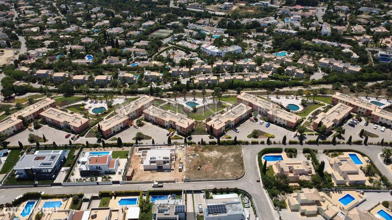 Terreno Urbano com Projeto Aprovado para Moradia T4 com Piscina no Mat-10
