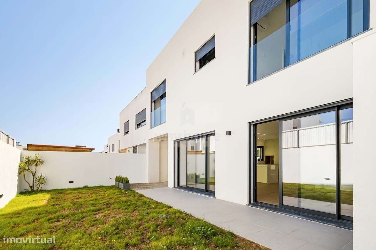 Moradia T4 | Construção contemporânea | Trajouce | São Domingos de Ran-1