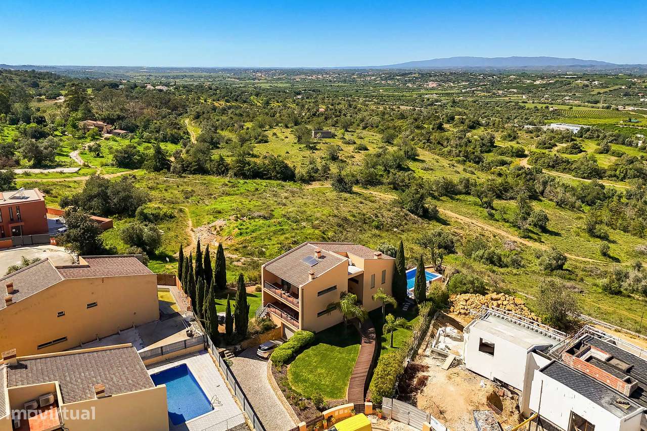 Moradia Encantadora com Piscina e Vistas Deslumbrantes sobre o Campo-47