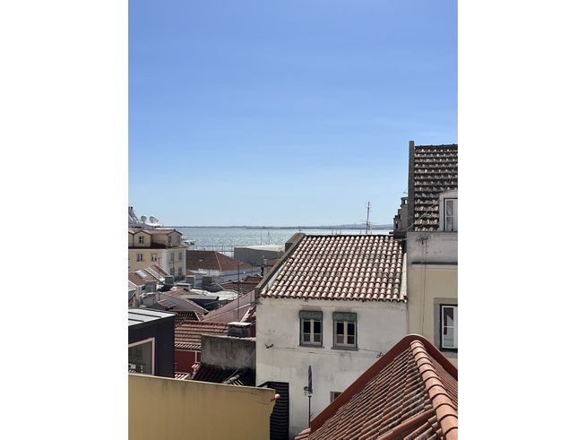 Prédio Típico para Reabilitar em Alfama com Vista Rio e Potencial d...-7