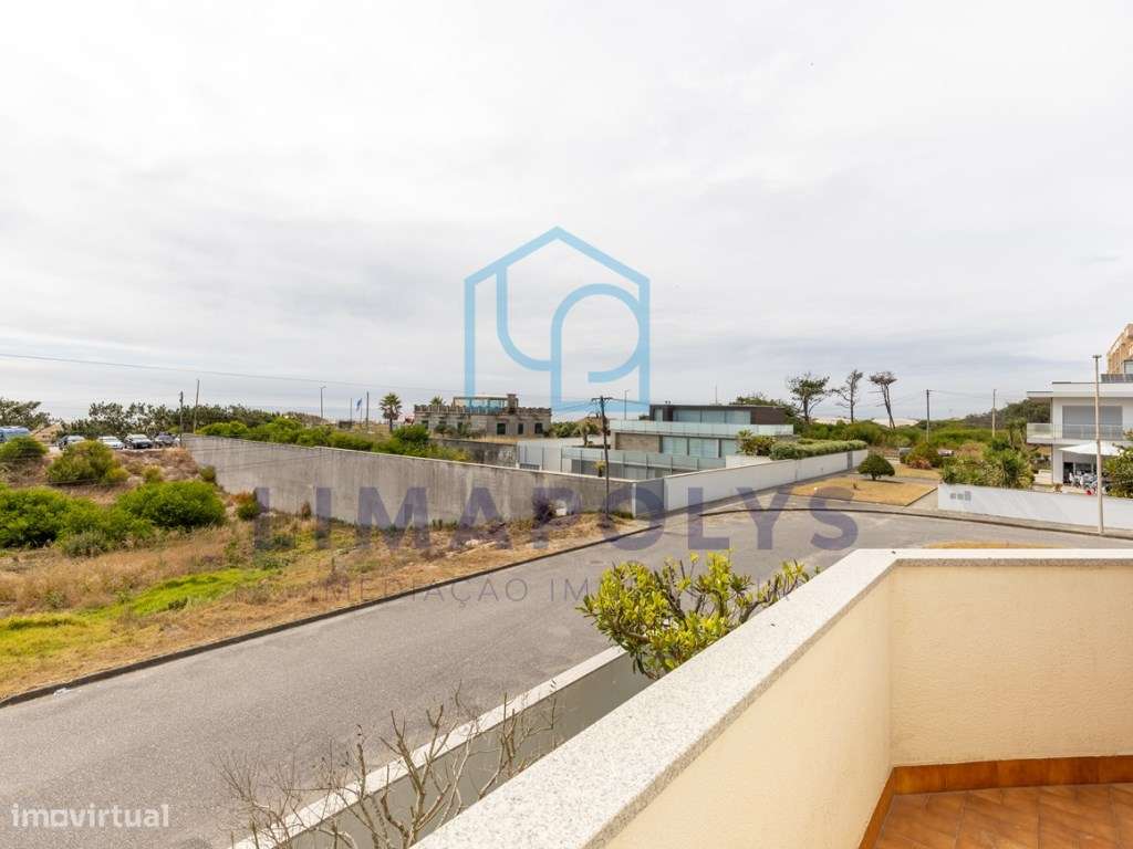 Moradia T4 com Vista Mar a 50m da Praia - Oportunidade Única!-26