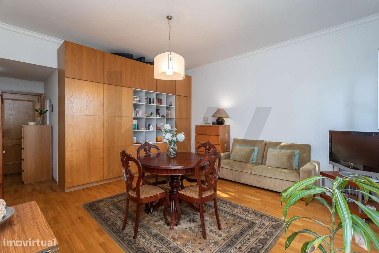 Alcântara | T1 em Condomínio Privado com Piscina, Estacionamento e Seg-4