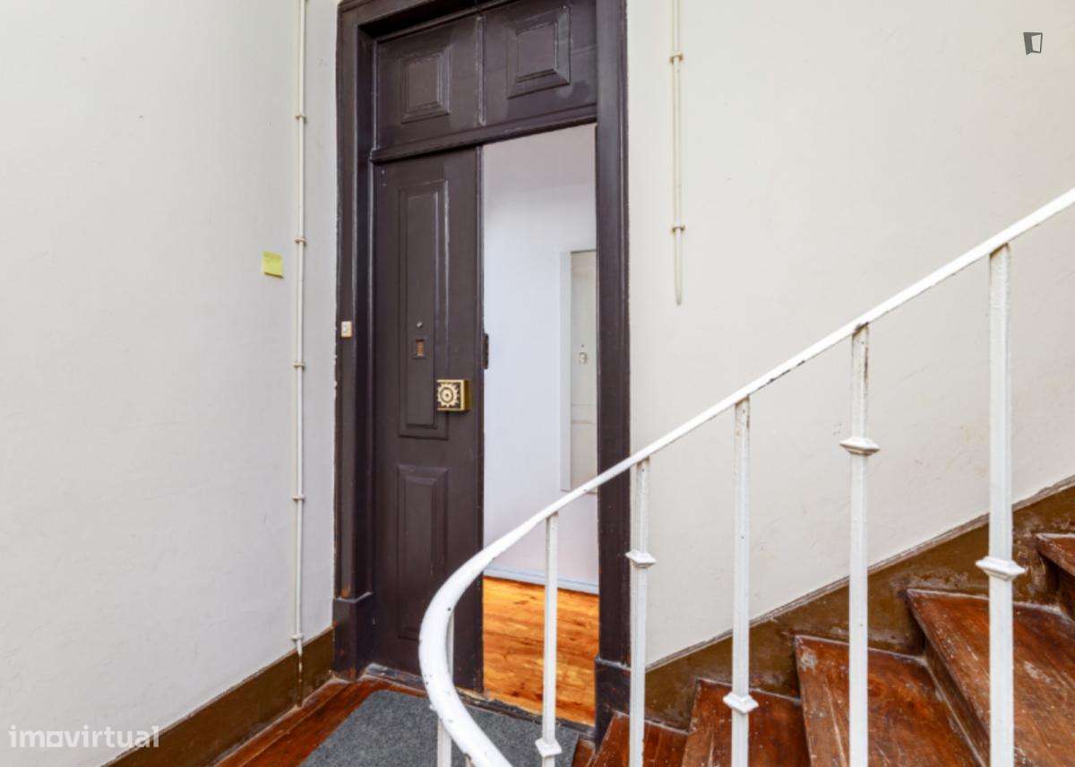 Apartamento com 6 quartos - localizado em São Sebastião Lisbon - Grande imagem: 2/6