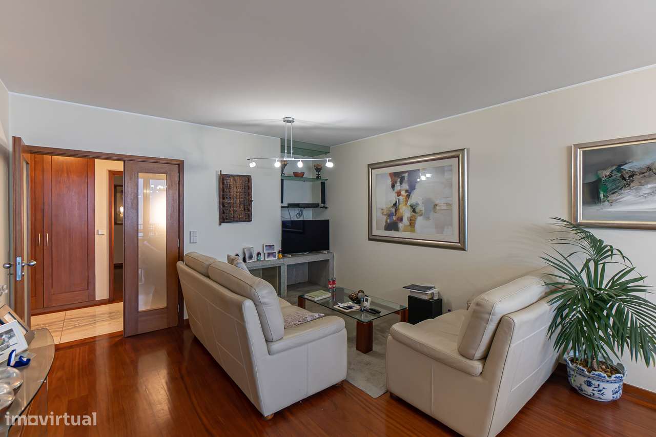 T2 no Último Piso | Condomínio Privado com Piscina | Vista Mar-6