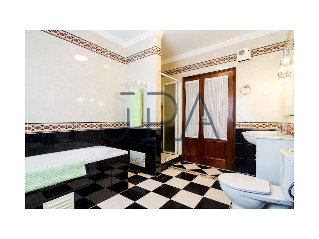 Moradia Isolada V4 +1 com Piscina e Garagem,Quinta do Sobral-9