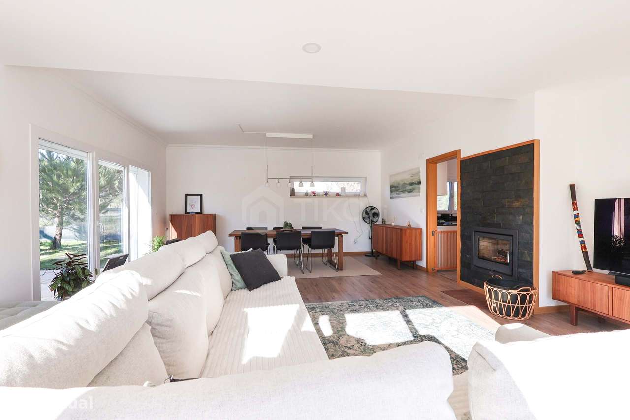 MORADIA T4 218M² EM TERRENO 1.044M² COM PISCINA EM CONDOMÍNIO GOLFE SA-15