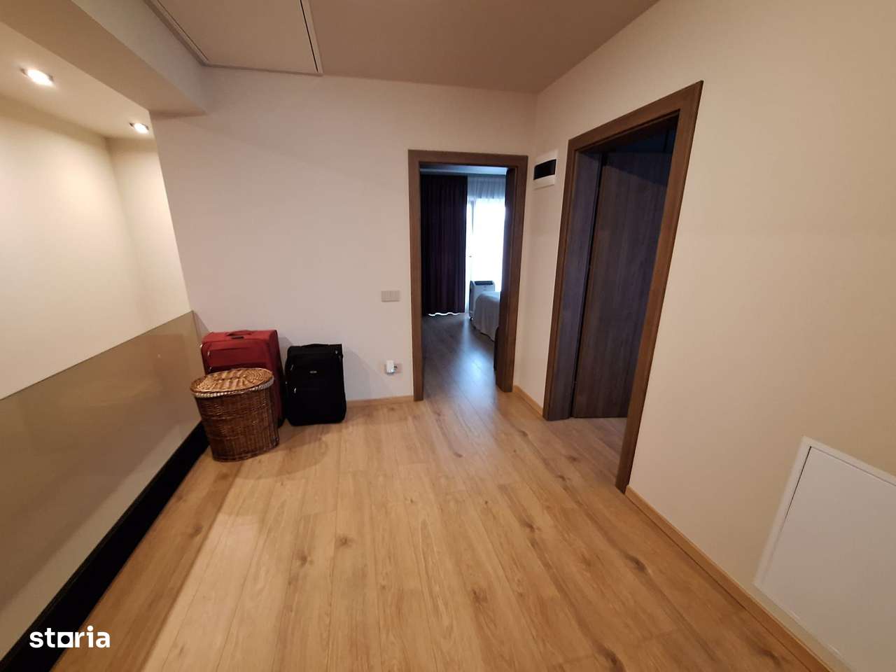 Casă cu finisaje și dotări premium-18
