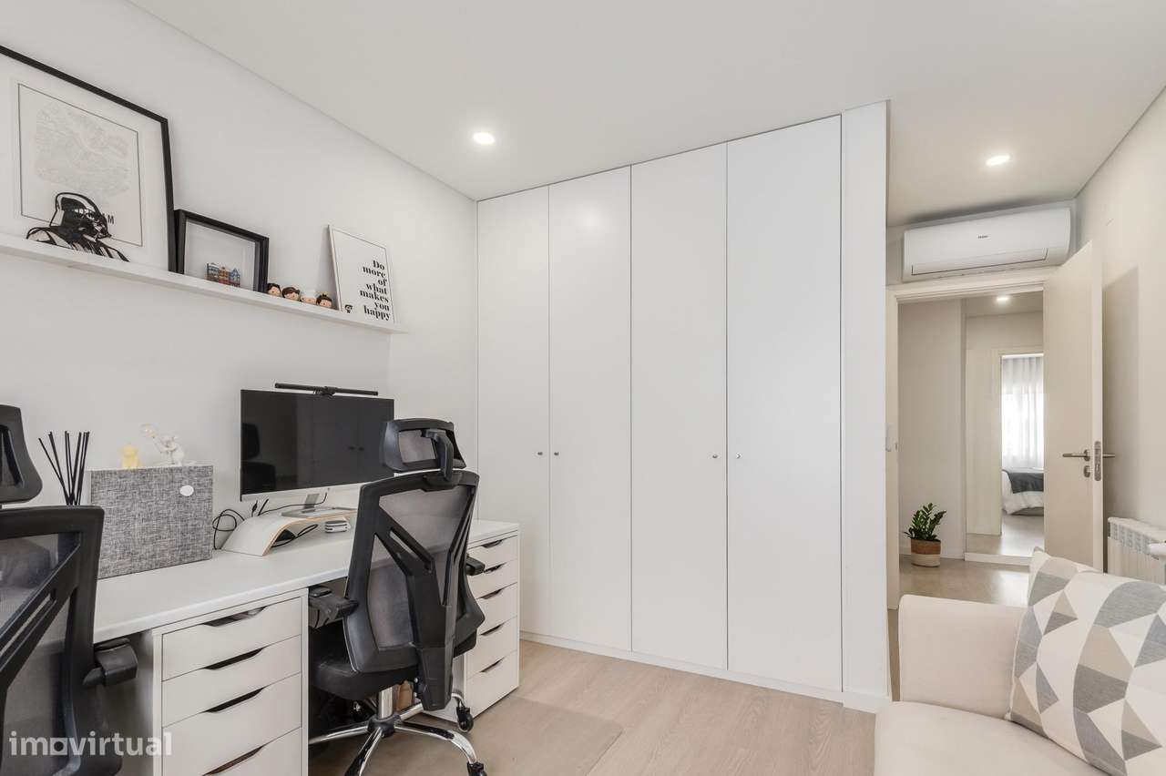 T2 Moderno (2020) com Box para 2 Carros na Urb Casas do Lago,...-17