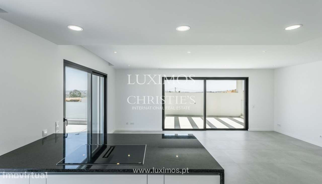 Moradia com piscina, para venda em Mexilhoeira Grande, Portimão, Alga - Grande imagem: 5/28