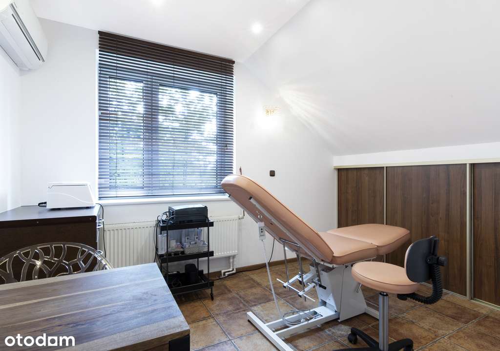 Dom wolnostojący, 250m2, garaż, 4 m.postojowe-17