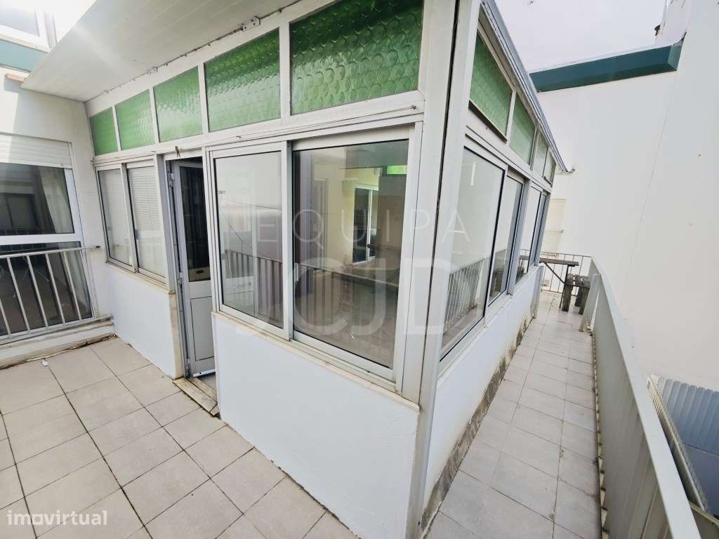 Apartamento T3 para Remodelação com Varanda e Vista Lateral para o ... - Grande imagem: 5/25