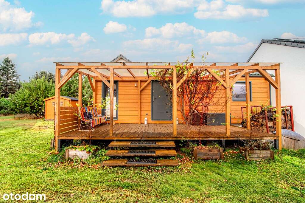 Całoroczny ekonomiczny wyposażony domek z tarasem-17