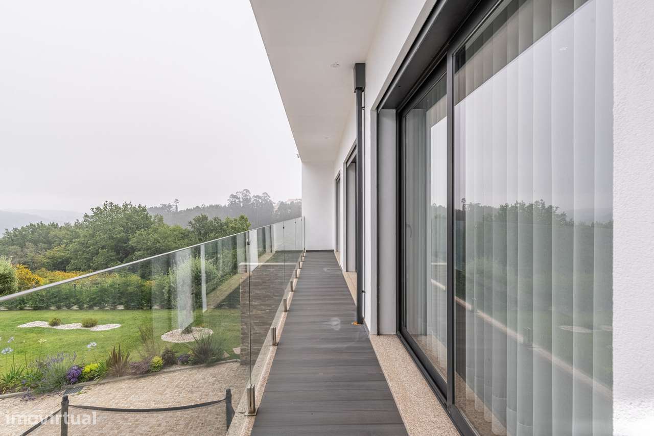 Moradia de Arquitetura Contemporânea com Piscina | Fafe-27