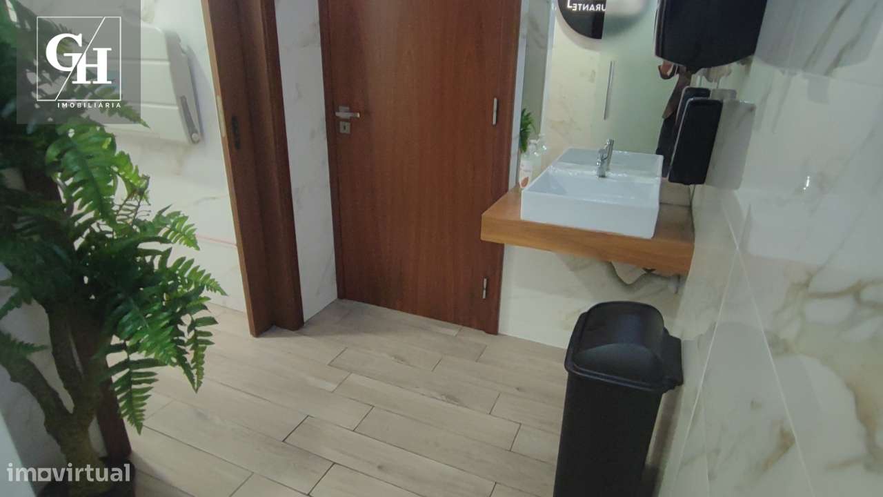 Trespasse de Restaurante - Equipado e com estacionamento privado-16